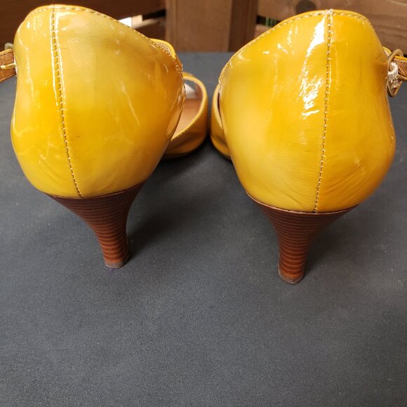 EUC CLARKS ARTISAN premium leather heel ankle strap (9) in tangy mustard - Picture 5 of 8